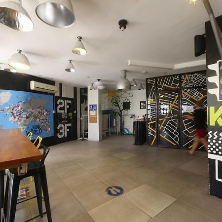 Oyo 866 Junction Hostels Маніла Екстер'єр фото