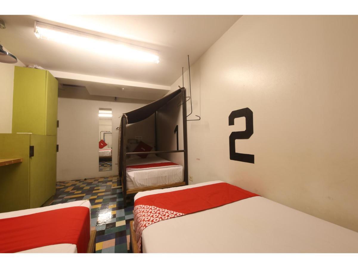 Oyo 866 Junction Hostels Маніла Екстер'єр фото