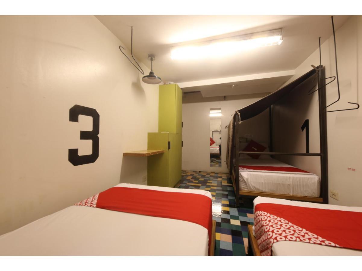 Oyo 866 Junction Hostels Маніла Екстер'єр фото