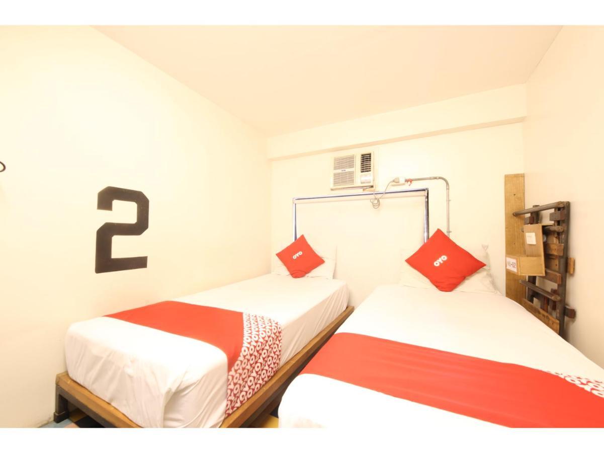 Oyo 866 Junction Hostels Маніла Екстер'єр фото