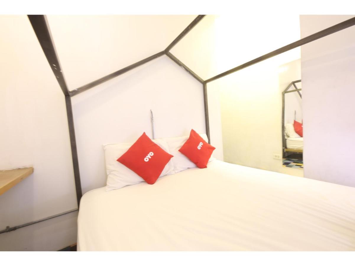Oyo 866 Junction Hostels Маніла Екстер'єр фото