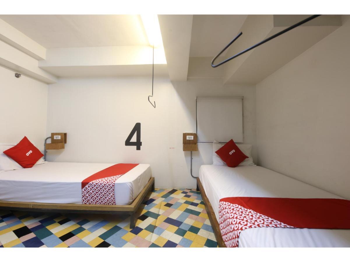 Oyo 866 Junction Hostels Маніла Екстер'єр фото